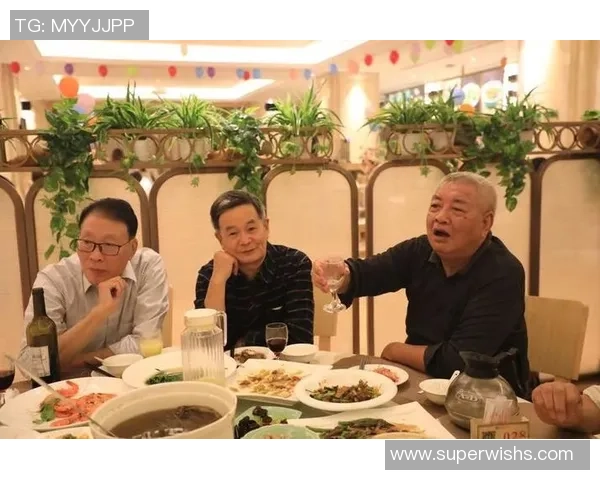 日本足球明星欢聚一堂精彩瞬间分享与回忆的聚会盛况 日本足球明星欢聚一堂精彩瞬间分享与回忆的聚会盛况